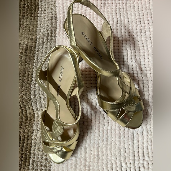 AUDREY BROOKE Sandals - Picture 1 of 5